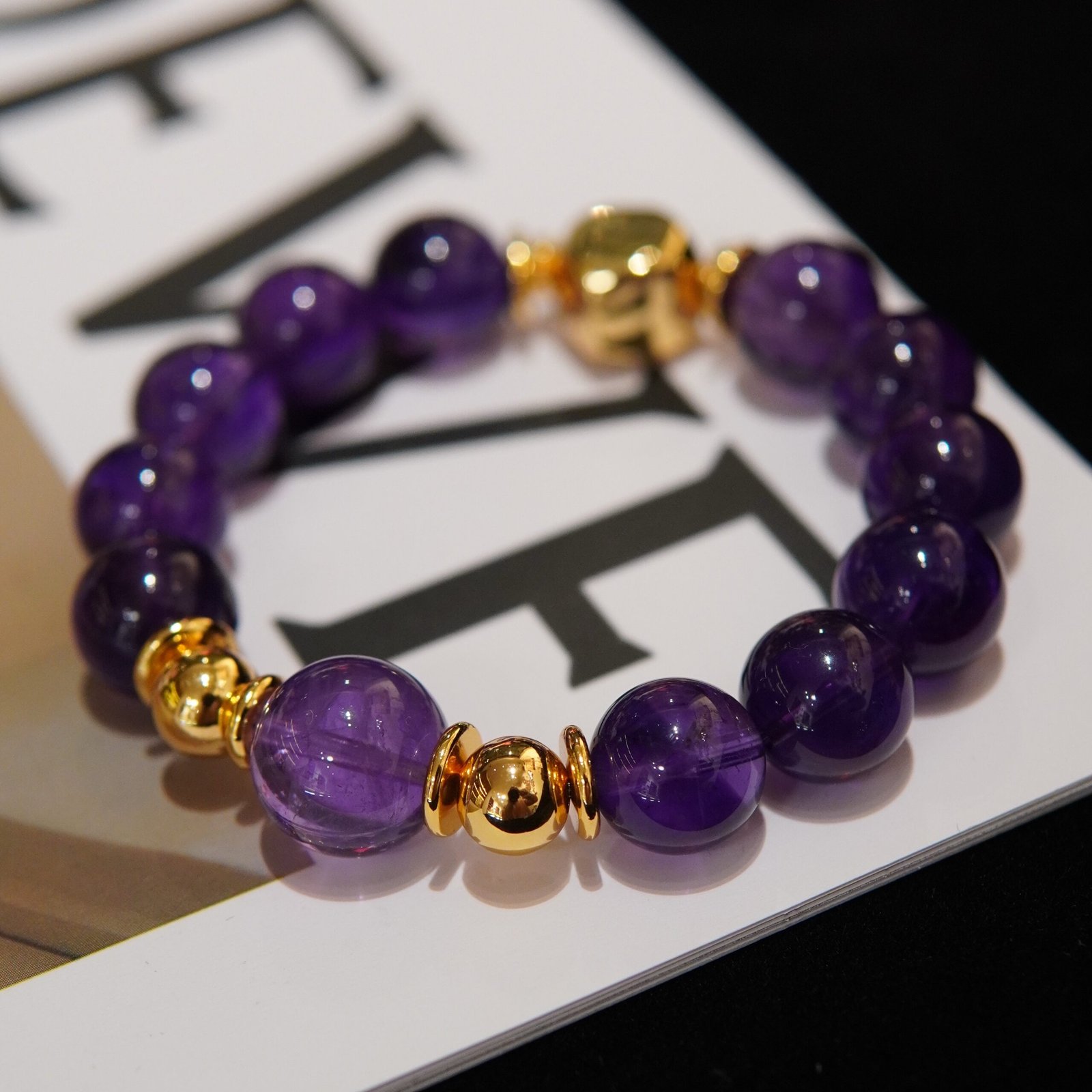 0_HDSavePhotos 11 "The Amethyst Serenity": 12mm Amethyst Bracelet with Gold-Tone Accents - 画像 (1)