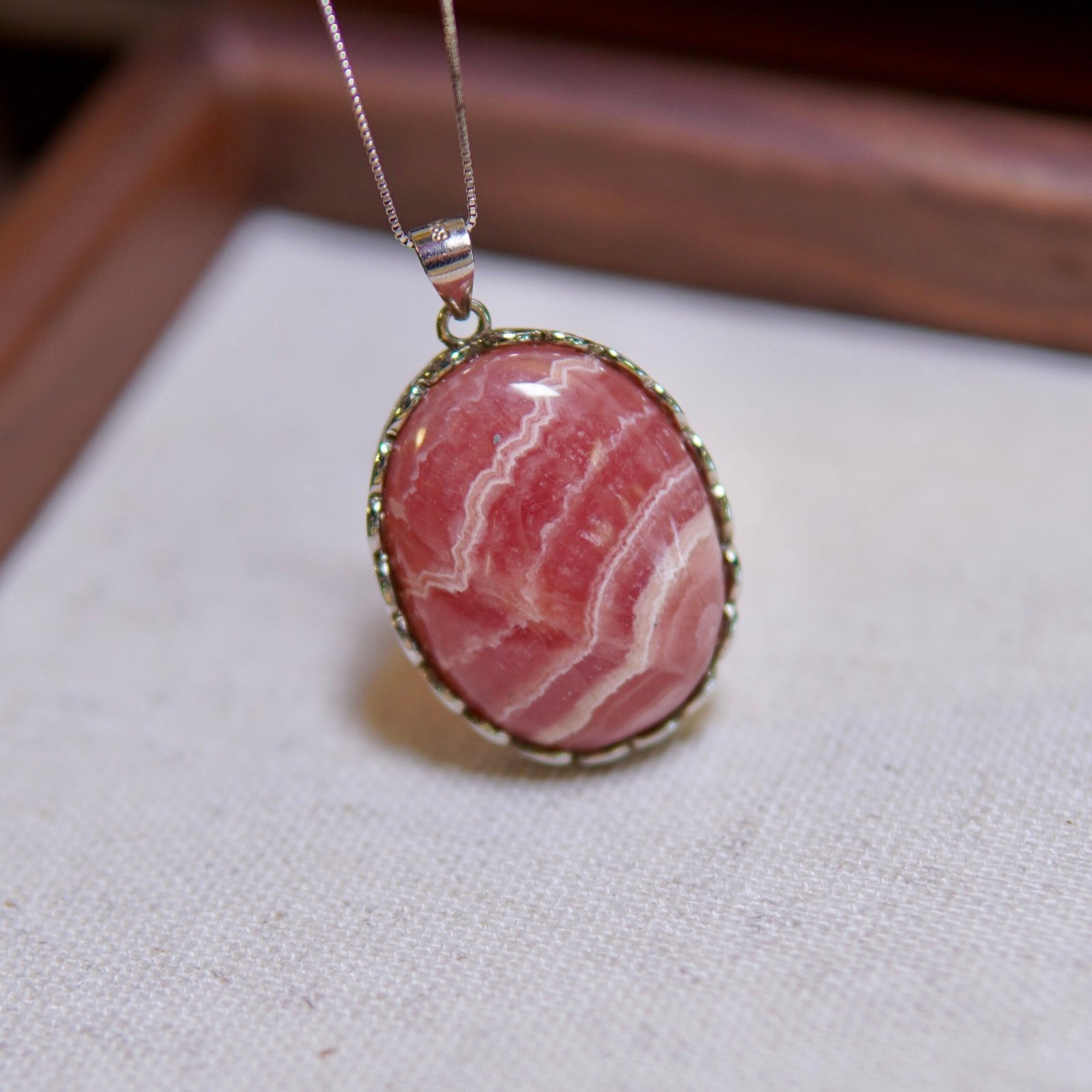 0_HDSavePhotos 12 The Messenger of Love: Natural Rhodochrosite Soulmate Pendant – Bild 1