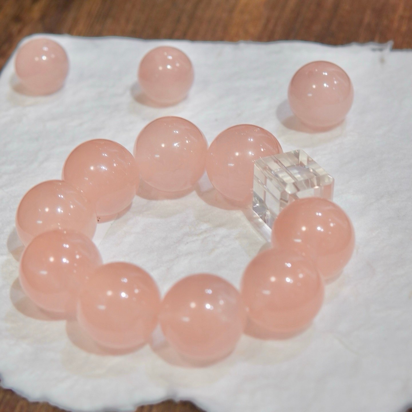 IMG_8924 The Sun-Kissed Heart: 20mm Grapefruit Rose Quartz "Vitality & Love" Bracelet – Bild 1